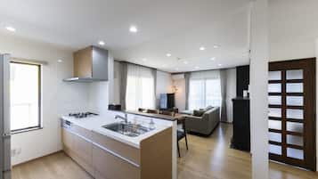 Deluxe House | Private kitchen | Full-sized fridge, microwave, stovetop, coffee/tea maker