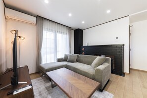 Deluxe House | Living area - COSMIC HILL (Sapporo)