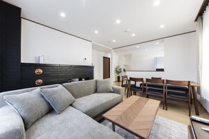 Deluxe House | Living area