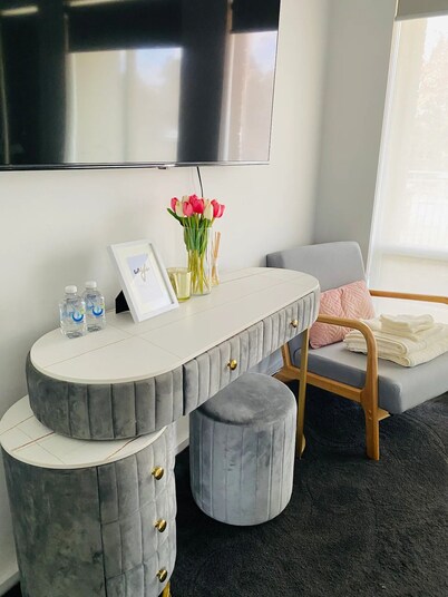 Modern private room with ensuite bedroom