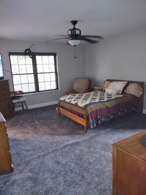 3 Schlafzimmer, Bügeleisen/Bügelbrett, Bettwäsche