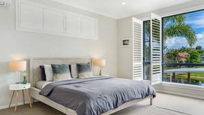 4 bedrooms, iron/ironing board, travel cot, free WiFi - Cabarita Reef House - Mineral Pool, River & Beach! (Bogangar)