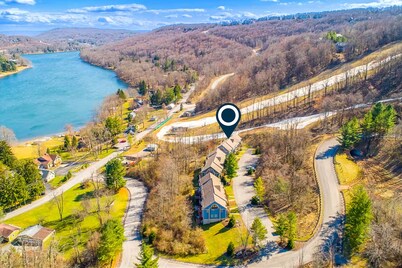 Adventure retreat near ski lifts and lake - private hot tub, three balconies