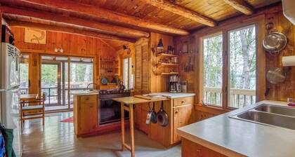 Meerman Camp - PRIVATE Rangeley Lake waterfront cottage, with a small beach!