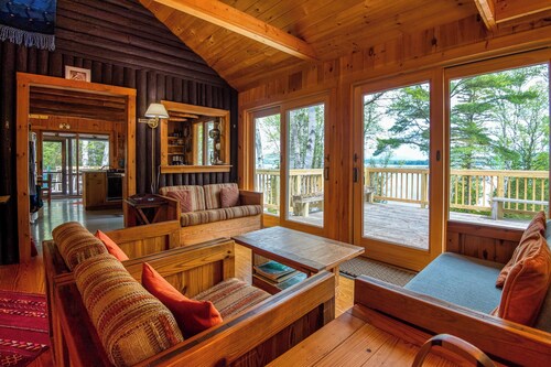 Meerman Camp - PRIVATE Rangeley Lake waterfront cottage, with a small beach!