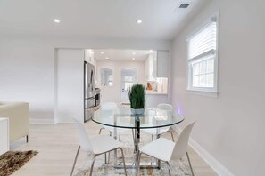 Dining - Sojourn on Duke NEW 3 BR in Alexandria (Alexandria)