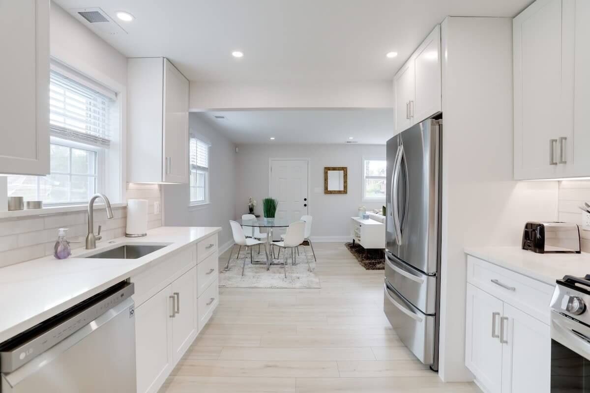 ثلاجة، ميكروويف، فرن، موقد طهي مسطح