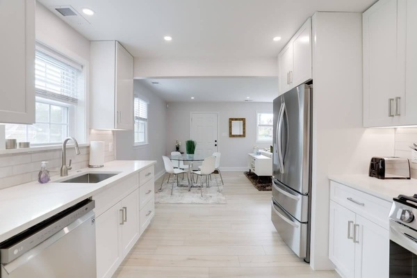 Køleskab, mikrobølgeovn, ovn, kogeplade