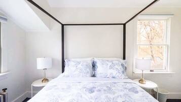 5 bedrooms, desk, iron/ironing board, WiFi