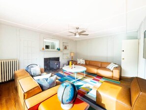 TV, fireplace, offices - Perfect House In Hillsdale, Brings Friends & Fam (Hillsdale)