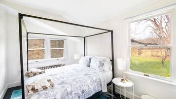 5 Schlafzimmer, Schreibtisch, Bügeleisen/Bügelbrett, WLAN