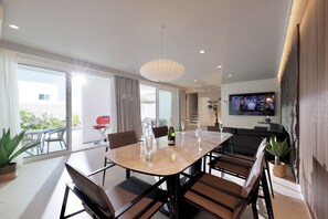 Villa (C, Pets allowed) | In-room dining