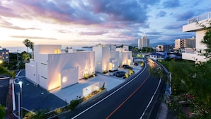 A modern urban street with contemporary buildings, a curved road, and a clear sky. - Crystal Villa SHIRARAHAMA BEACH (Shirahama)