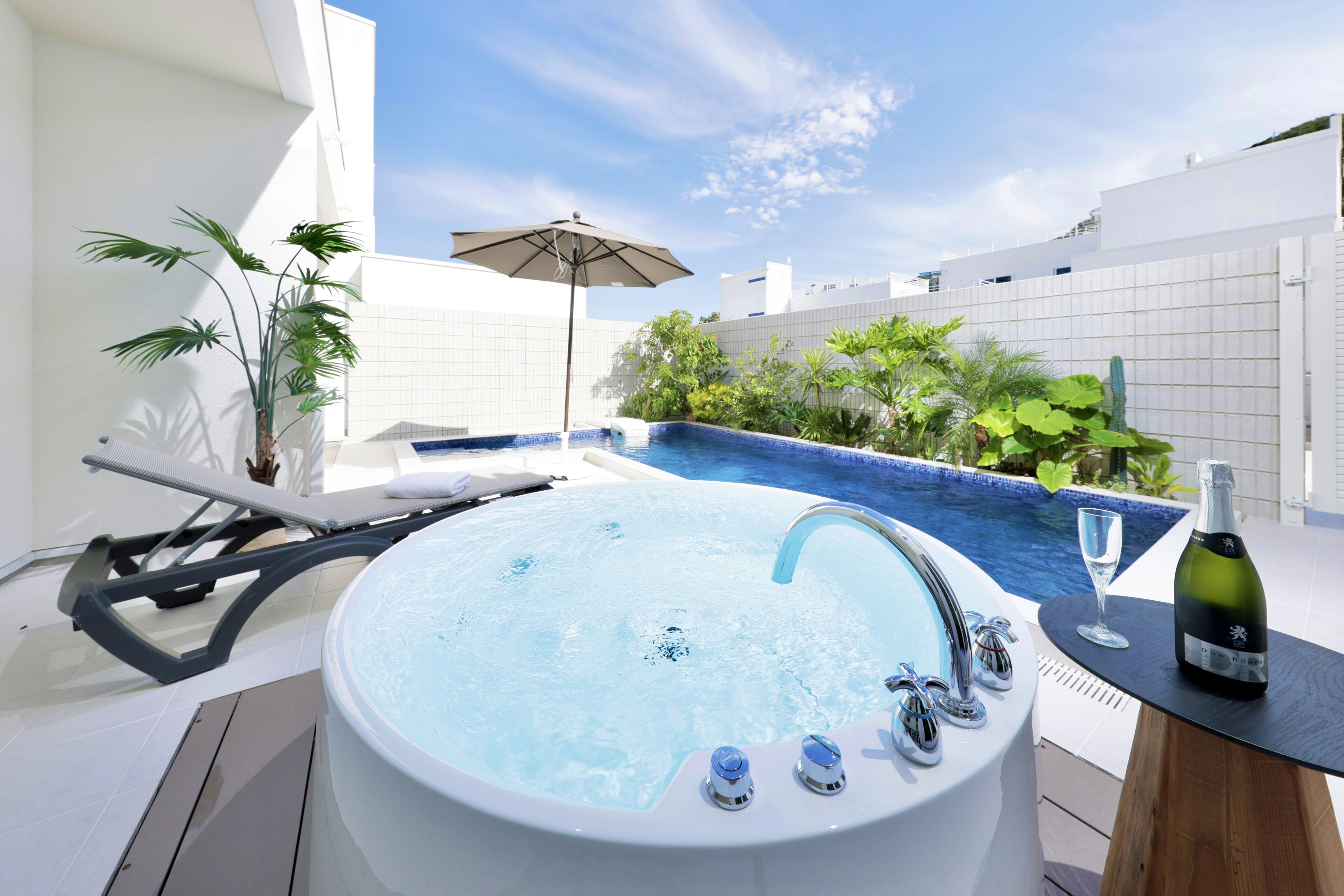 Villa (D, Pets allowed) | Individueel gedecoreerd, individueel gemeubileerd, een bureau