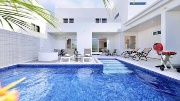 Villa (A) | 4 bedrooms, individually decorated, individually furnished, desk