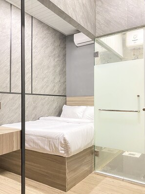 Deluxe Room | Free WiFi - DJURAGAN KAMAR SUHAT (Malang)