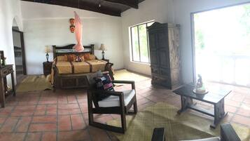 4 bedrooms, free WiFi, bed sheets