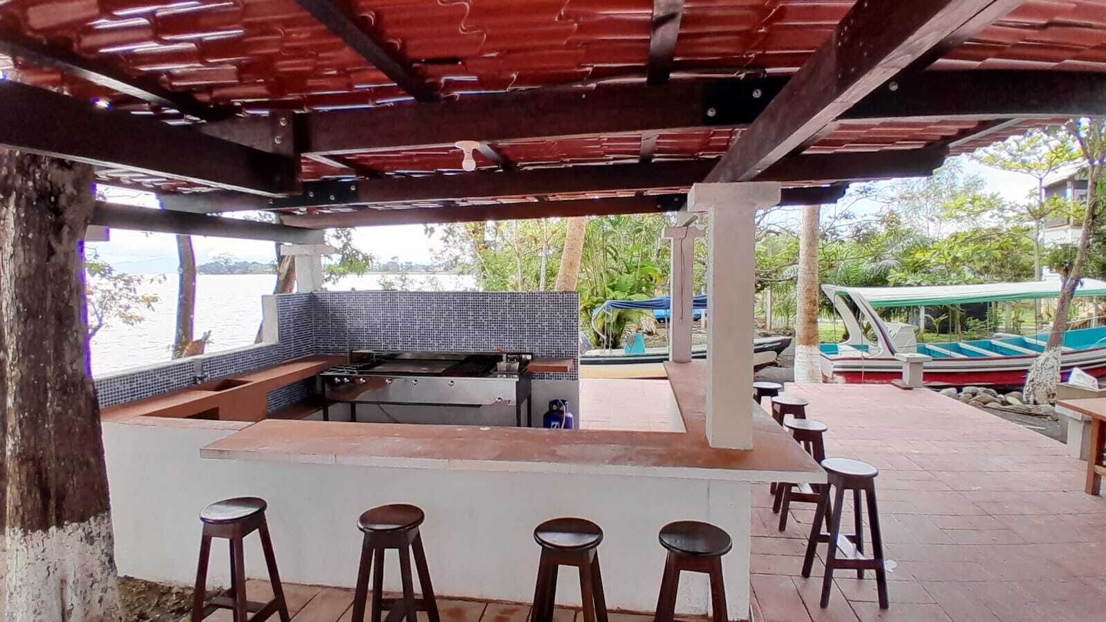 المنطقة المحيطة بالمنشأة