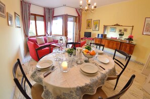 Dining - Carnevale - Viareggio ,Tuscany (Viareggio)