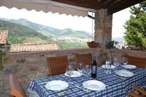 Outdoor dining - Casa Max - Capannori ,Tuscany (Capannori)