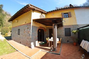 Outdoor dining - Casa Milena - Massa e Cozzile ,Tuscany (Massa e Cozzile)