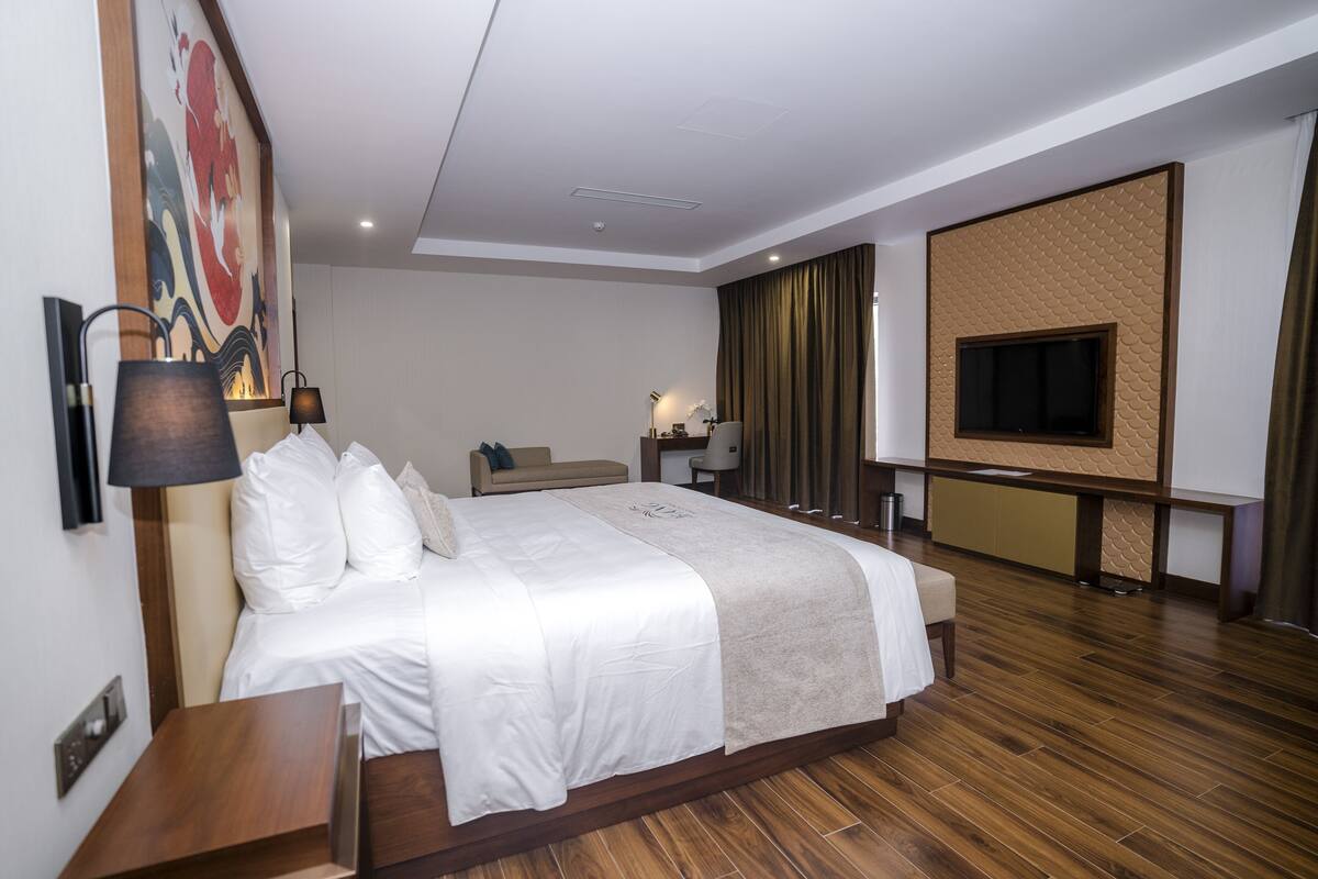 Grand Double Room | Minibar, in-room safe, blackout drapes, WiFi (free)