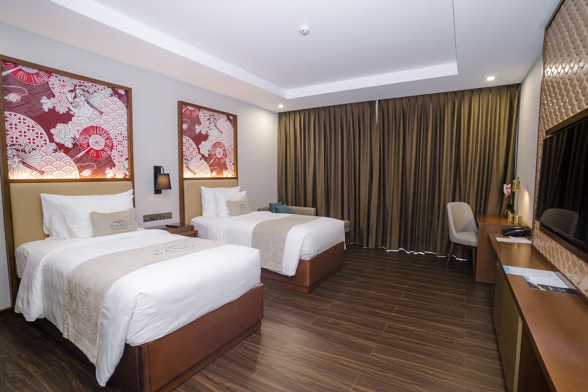 Deluxe Double Room Single Use | Minibar, in-room safe, blackout drapes, free WiFi