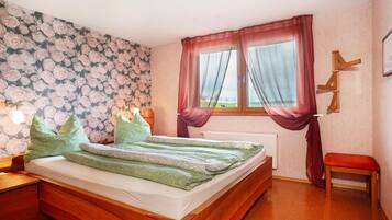 2 bedrooms, iron/ironing board, free WiFi, bed sheets