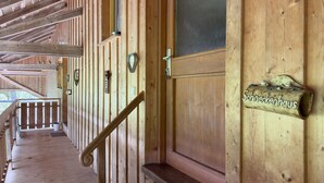 A wooden cabin with a wooden staircase, a door labeled 'Schneckenhaus,' and a small window. - Apartment 'Schneckenhaus' with Shared Garden, Balcony and Wi-Fi (Ostrach- Waldbeuren)
