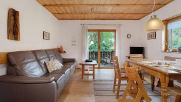 TV, ping pong, stereo