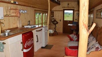 Fridge, stovetop, coffee/tea maker, electric kettle