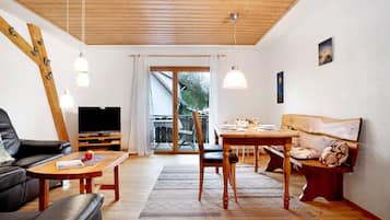 TV, table tennis, stereo