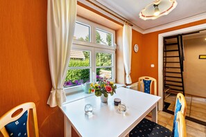 Dining - Holiday Apartment 'Fachwerkferienhaus' with Lake View, Terrace & Wi-Fi (Ulrichshusen)