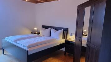 4 Schlafzimmer, Bügeleisen/Bügelbrett, kostenloses WLAN, Bettwäsche