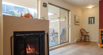 2BR | Valhalla | Whistler Village | Complex Hot Tub | Gas Fireplace | Parking | Gondola Shuttle