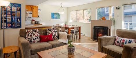 Télévision, cheminée, chaîne hi-fi