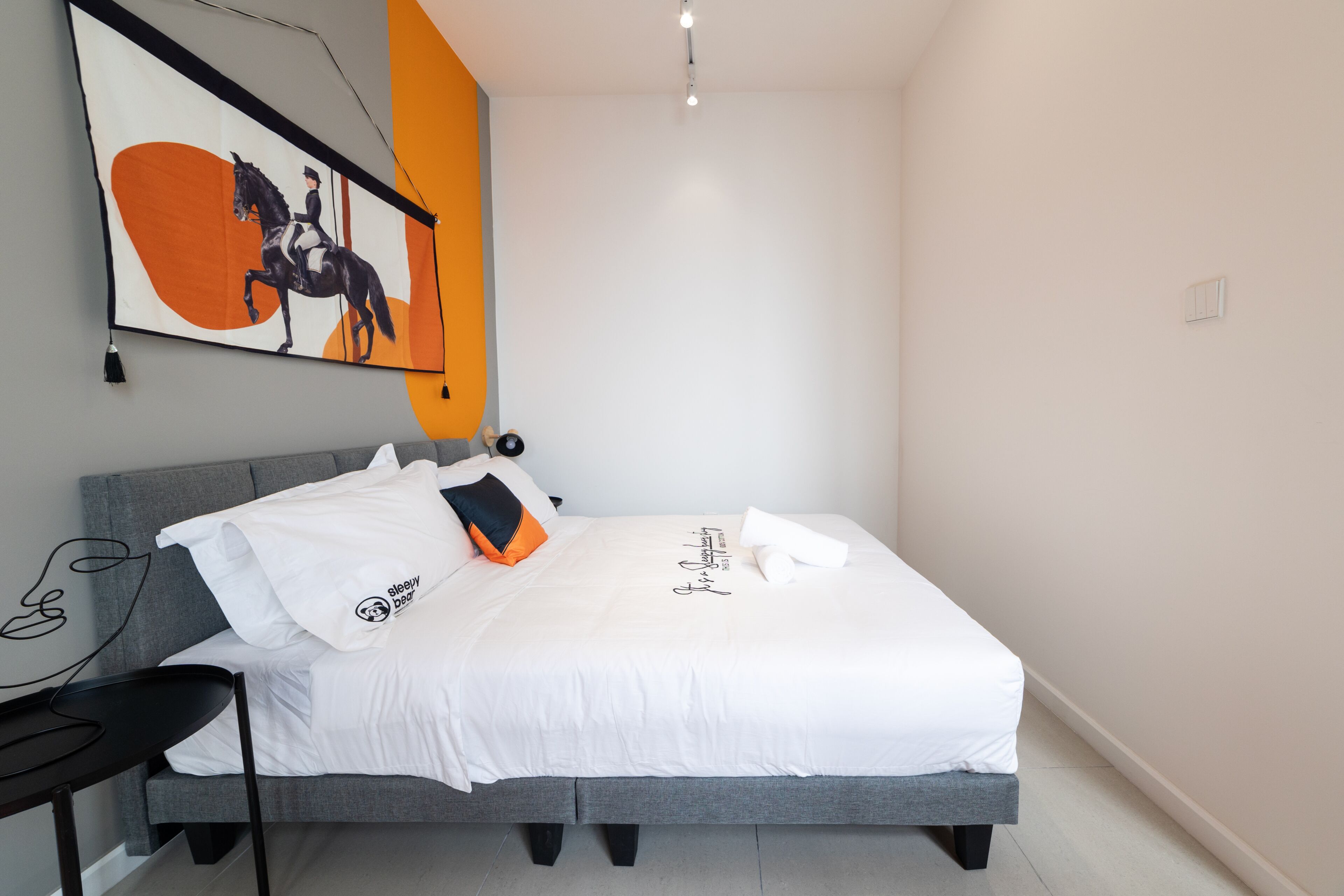 Deluxe Apartment | Free WiFi, bed sheets
