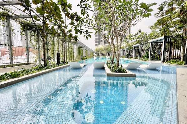 Hồ bơi ngoài trời