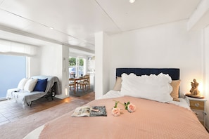 Appartement Standard, plusieurs chambres, en bord de lac (Petit Jardin) | 1 chambre, fer et planche à repasser, Wi-Fi gratuit, draps fournis