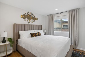 3 soverom, skrivebord, strykejern/-brett og wi-fi