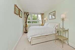 Apartment | 2 bedrooms, Internet - Seventies Serenity in London (London)