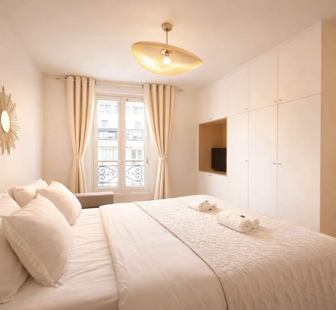 1 habitación, tabla de planchar con plancha, cuna de viaje y wifi 