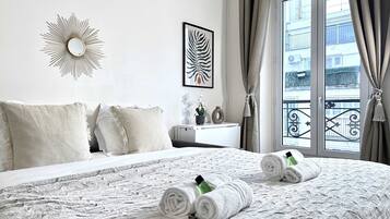 1 chambre, fer et planche à repasser, lit parapluie, draps fournis