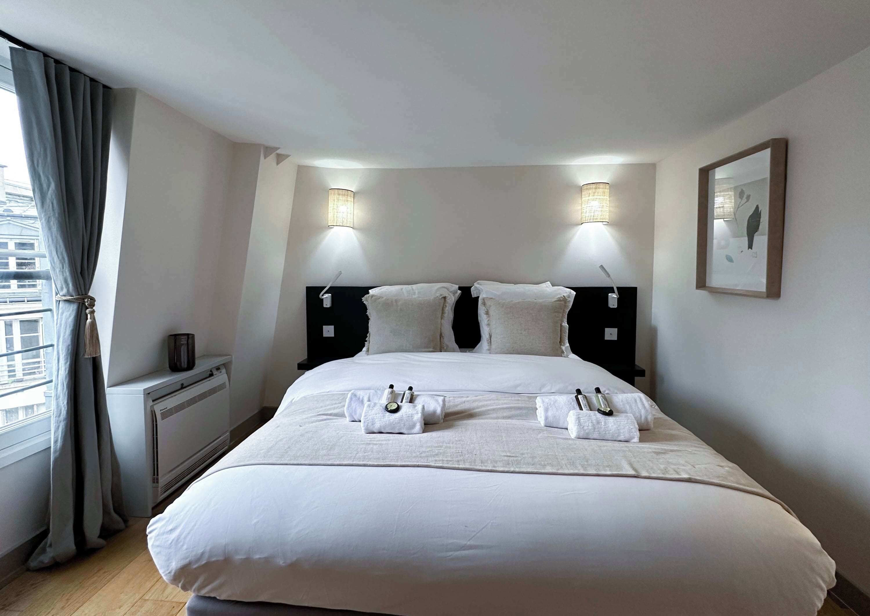2 bedrooms, desk, iron/ironing board, WiFi