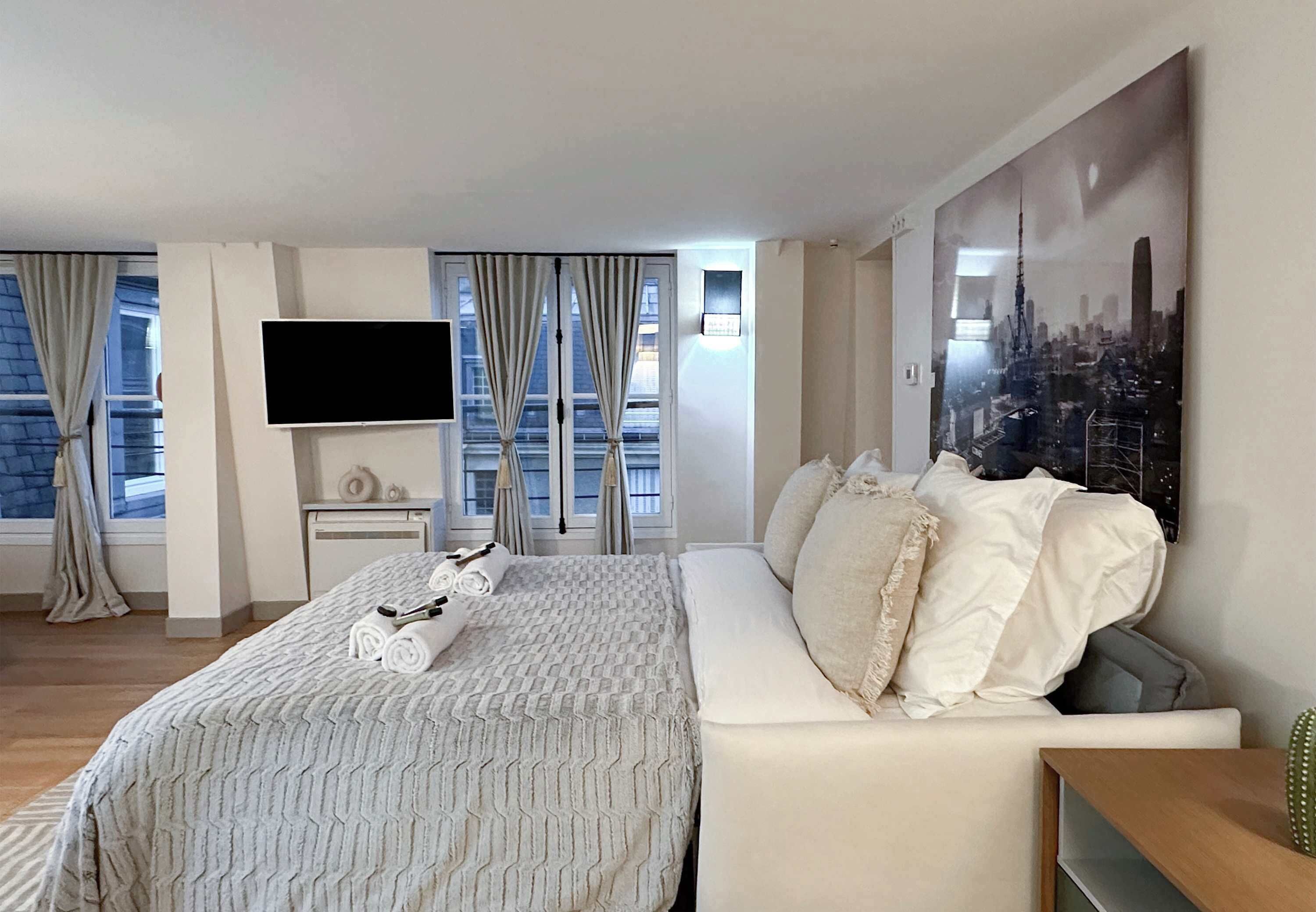 2 bedrooms, desk, iron/ironing board, WiFi
