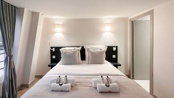 2 bedrooms, desk, iron/ironing board, WiFi