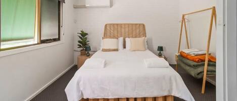 2 bedrooms, desk, iron/ironing board, travel crib