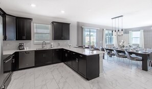 House, Multiple Beds (9028SH-The Retreat at ChampionsGate) | Private kitchen - 9028sh-the Retreat at Championsgate (Davenport)