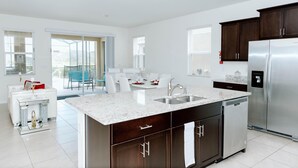 ハウス ベッド (複数台) (7600OML-Solterra Resort) | 専用キッチン