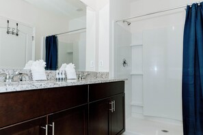 Casa, varias camas (7600OML-Solterra Resort) | Baño